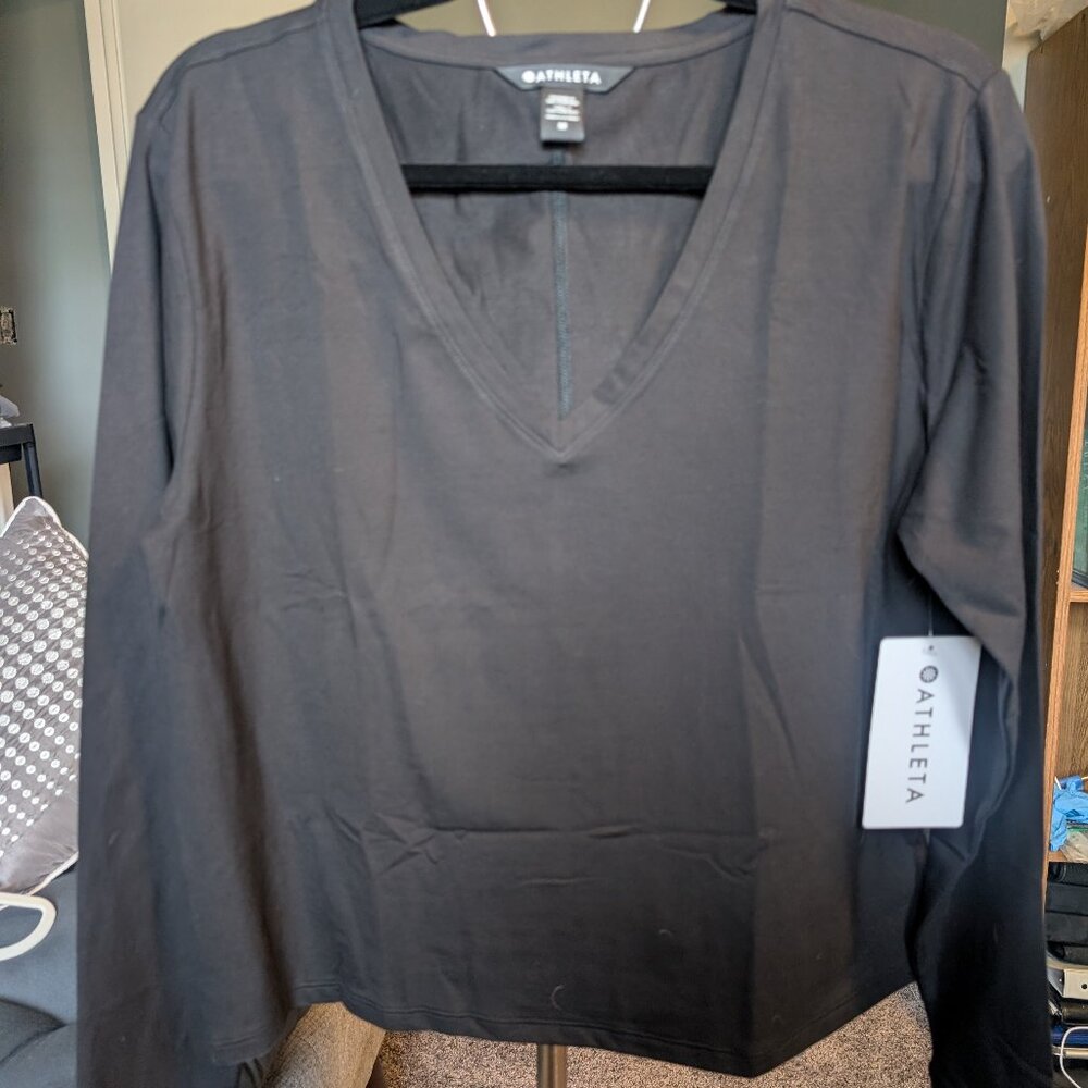 Athleta Essential V-Neck Top Size Medium
